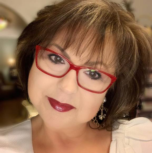 Meet your Posher, Sharon - Picture 1 of 1